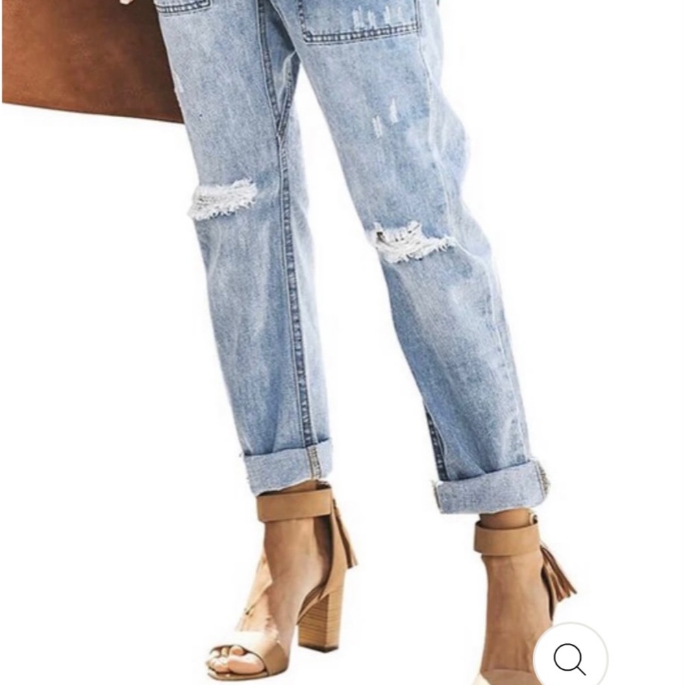 Light Wash Distressed Women’s Jeans - Casual Relaxed Fit